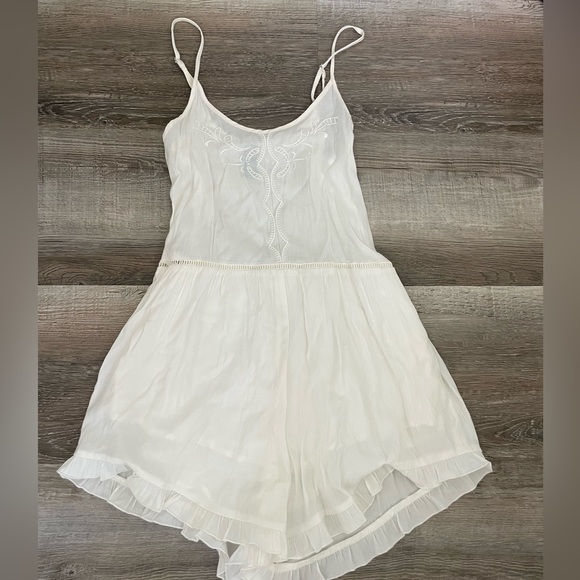 White mink pink small romper worn once- bought from local boutique - Picture 3 of 4